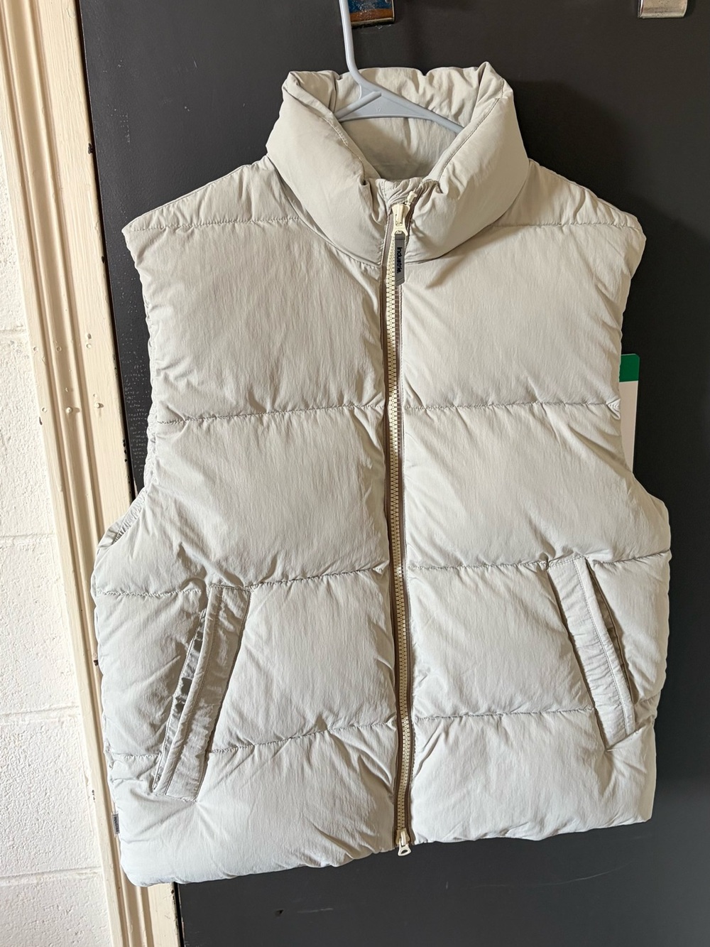 Industrie Clothing Puffer Vest in Cream